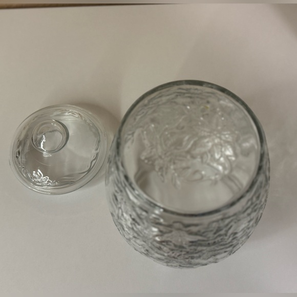 Vintage Princess House Fantasia
Medium 8.25” Poinsettia Flower Design Glass - Picture 3 of 6